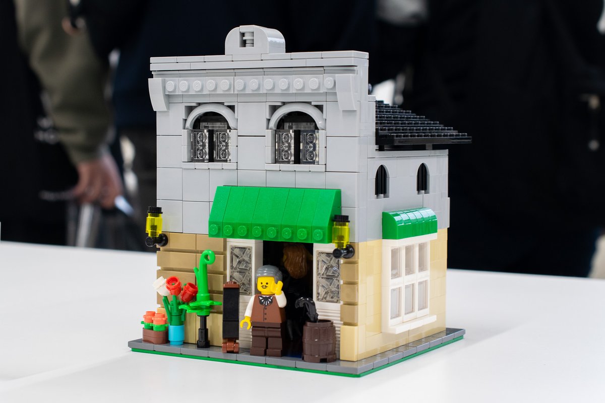 ritsumei_lego's tweet photo. 【後編】立命館大学レゴ部の学園祭 2022

学園祭レポート記事の後編です！
こちらの記事では、部員が制作した建物やロボットなどの作品をご紹介しています🤩

https://t.co/4HZ4DaqhJY https://t.co/0DPlVO3clX