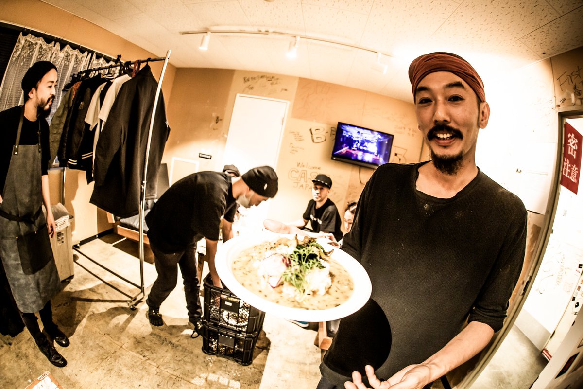 tbhr_sapporaw's tweet photo. ライブ前にやってたTHA BLUE HARVESTも大盛況！  楽しいに決まってる  どれも美味かったね〜  各地から持ち寄ってくれた皆の想いを食事で取り込む  それを消化吸収して言葉で返す  素晴らしい循環だよな  とても面白い未来が見えてます  お疲れ様でした  ありがとうございました
PHOTO BY @HayachiNne https://t.co/liG5GO1J29