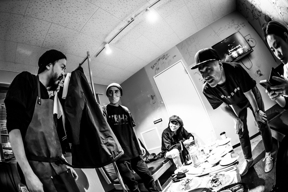 tbhr_sapporaw's tweet photo. ライブ前にやってたTHA BLUE HARVESTも大盛況！  楽しいに決まってる  どれも美味かったね〜  各地から持ち寄ってくれた皆の想いを食事で取り込む  それを消化吸収して言葉で返す  素晴らしい循環だよな  とても面白い未来が見えてます  お疲れ様でした  ありがとうございました
PHOTO BY @HayachiNne https://t.co/liG5GO1J29