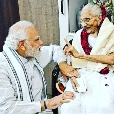 Manishrss92000's tweet image. #मां_तुझे_सलाम....
प्रभु अपने श्री चरणों में स्थान प्रदान करें
पंचतत्व में विलीन हुई हीराबेन ......