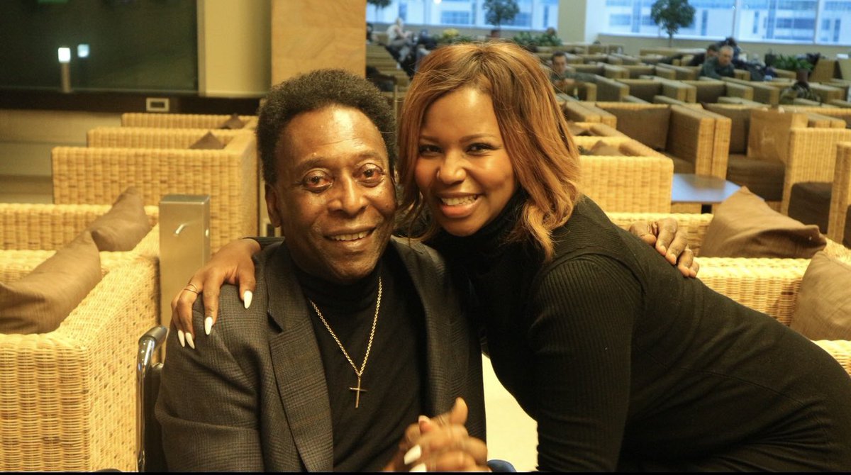 SimplyCarol8's tweet image. @Pele thank you for the beautiful game. Thank you for the memories, forever etched in history 🕯🕯 #PeleEterno