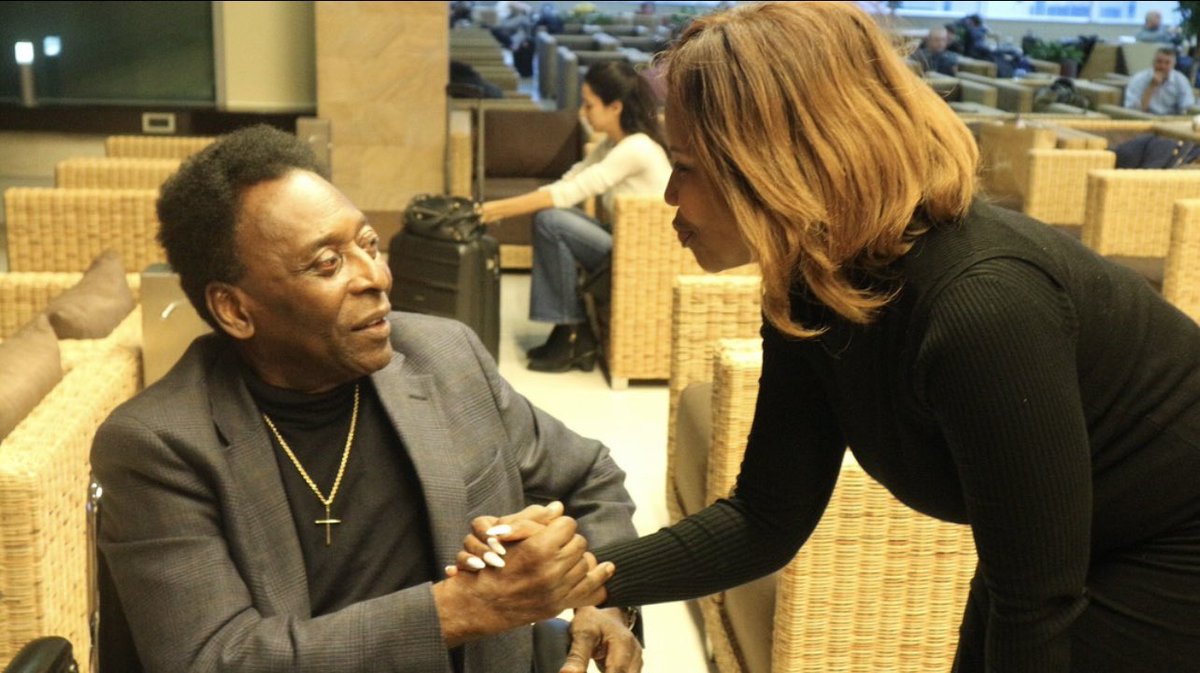 SimplyCarol8's tweet image. @Pele thank you for the beautiful game. Thank you for the memories, forever etched in history 🕯🕯 #PeleEterno