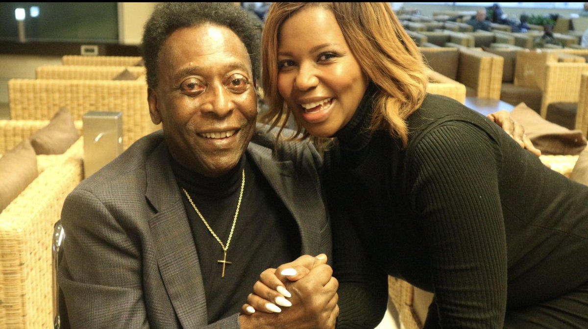 SimplyCarol8's tweet image. @Pele thank you for the beautiful game. Thank you for the memories, forever etched in history 🕯🕯 #PeleEterno