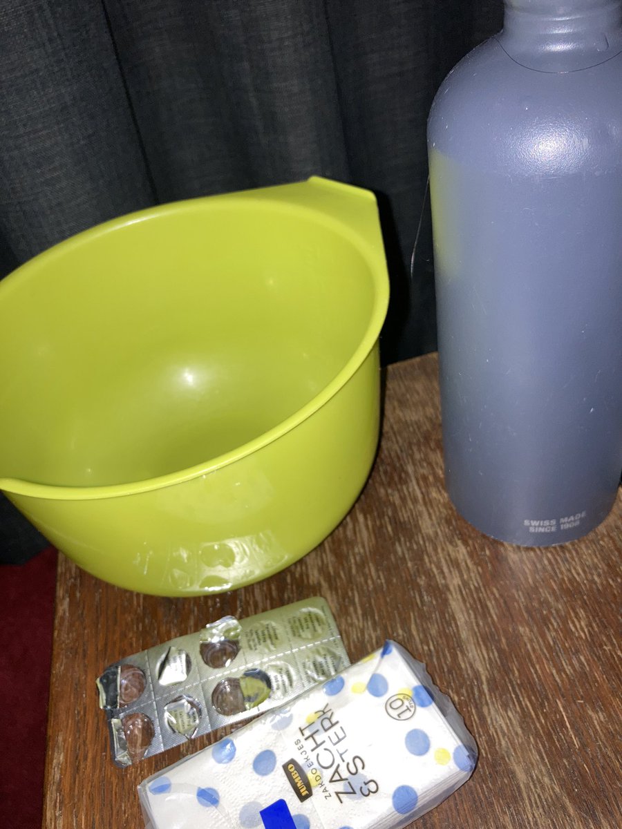 pixelbart's tweet image. Weekendje Lissabon Starter Pack. #ohneetochniet