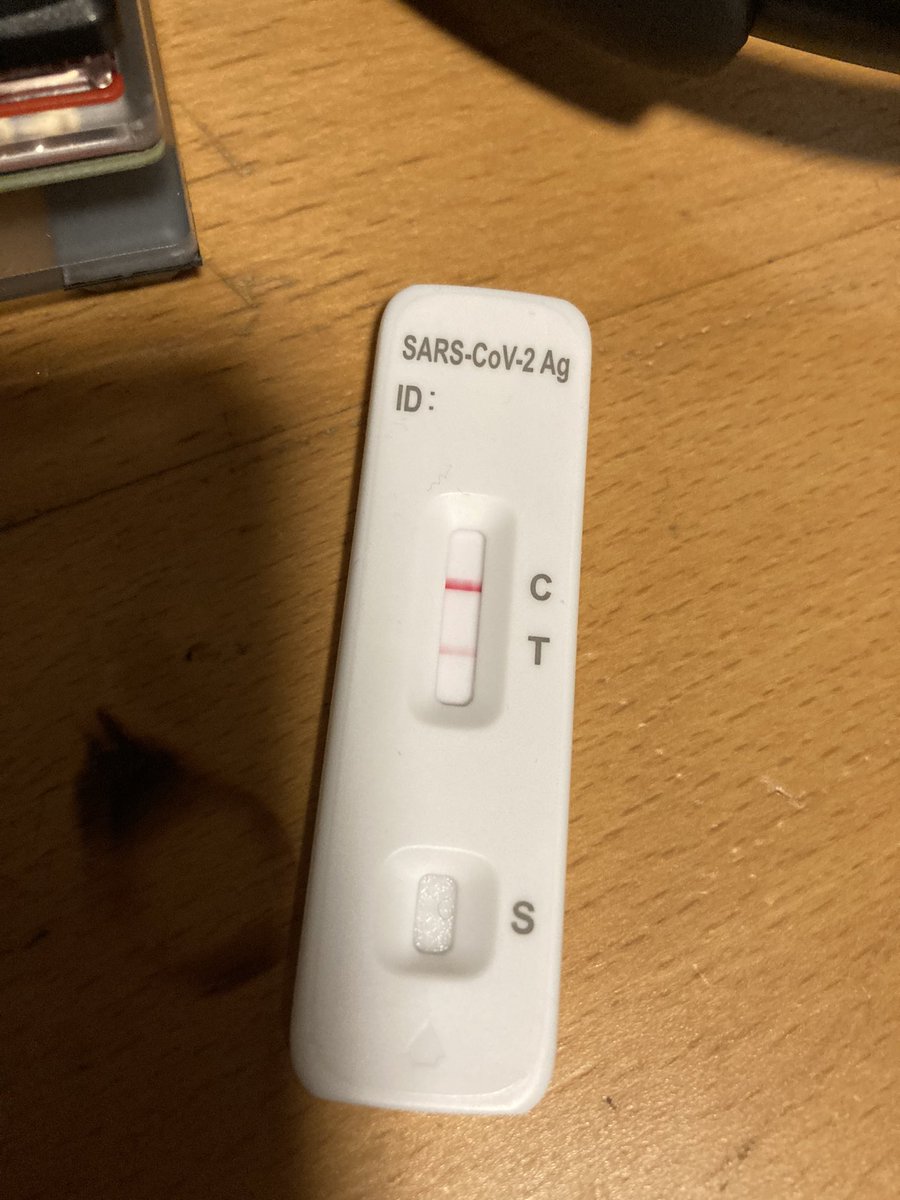 pixelbart's tweet image. Weekendje Lissabon Starter Pack. #ohneetochniet