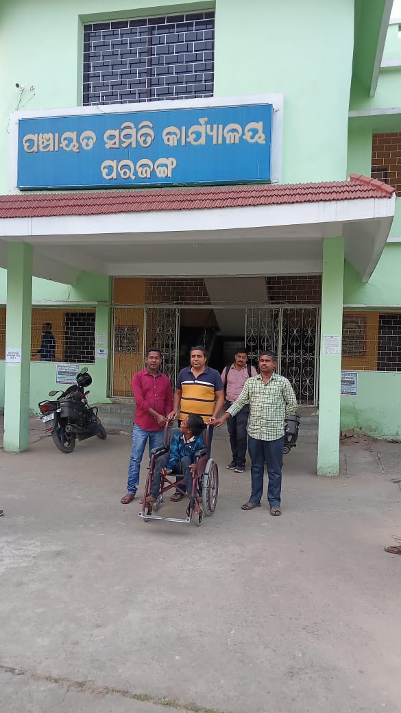 Distribution of Tricycle to the poor handicapped by BDO, Parjang and BSSO, Parjang Block