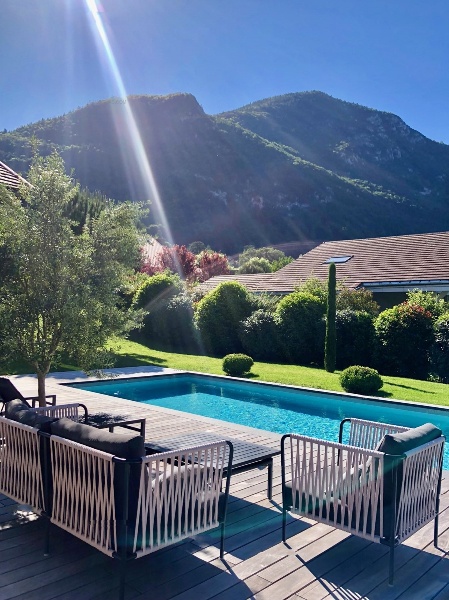 AnnecyAgency's tweet photo. Villa Le Puit is a stunning 4 bedroom property in Lake Annecy in the village of Annecy le Vieux. A beautiful villa with swimming pool 900m from the lake, book now for summer 2023 https://t.co/jvCUW9smg4 #lakeannecy #france #luxurylife https://t.co/PE5v6NMldN
