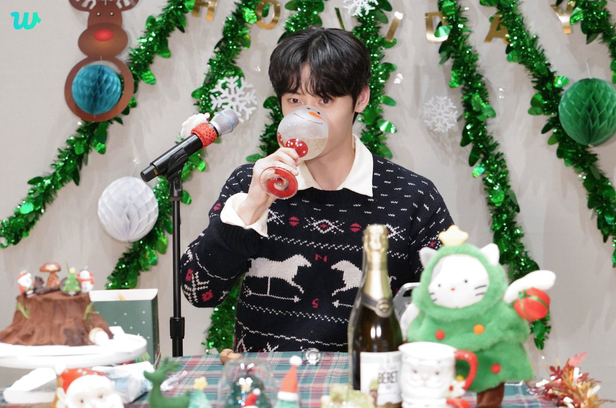 MINHYUN_PLEDIS's tweet photo. [For. 황도🍑] 'Merry! HWANG HOLiday♬' BEHIND CUT

▶ https://t.co/akBcLPQuqp

#황민현 #HWANGMINHYUN https://t.co/YwKiWBpZ3L