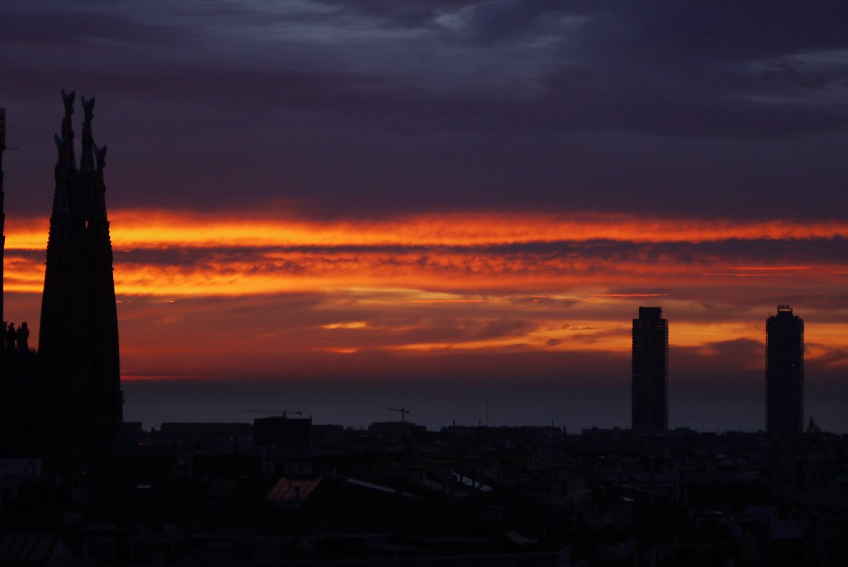 Bon dia. Albada de color però el sol no s’ha deixat veure. #Barcelona #sortidadesol @SoniaPapell @btveltemps @AlfredRPico @eltemps_rtve @eltempsTV3 @TomasMolinaB #ElTempsTv3