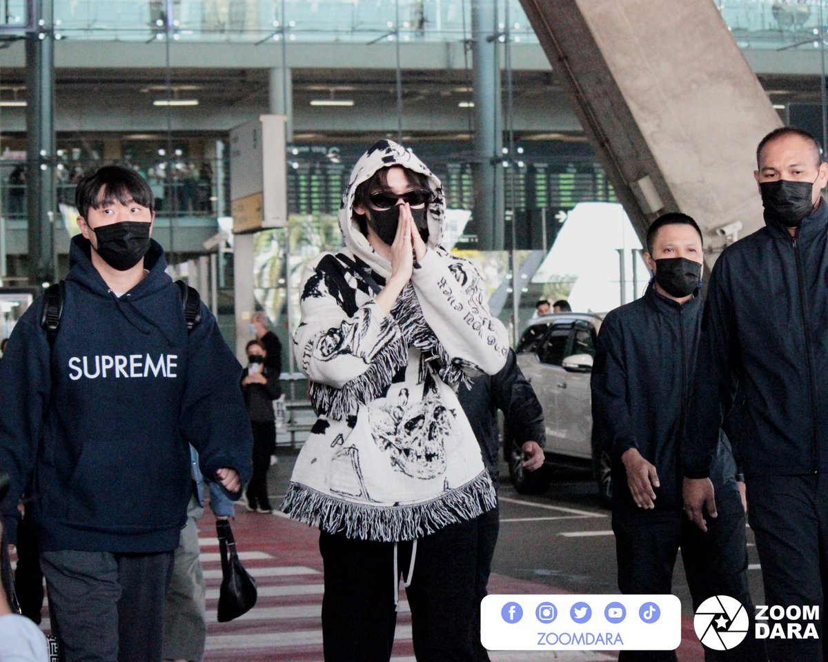 zoomdara_online's tweet photo. ฮอตปรอทแตก!! ประเทศไทยมี “แบมแบม” แล้วจ้า เตรียมส่งความสุขส่งท้ายปีใหม่ ที่พัทยา 31 ธันวาคมนี้

อ่านข่าวเพิ่มเติม 👉🏻 https://t.co/vkrRgPnIgy

#BamBam #แบมแบม #뱀뱀
#พัทยามีแบมบม #MONO29
#WelcomeBamBamToThailand
#BamBamxMono29Pattaya2023
@BamBam1A #zoomdara https://t.co/P2taRUeUox