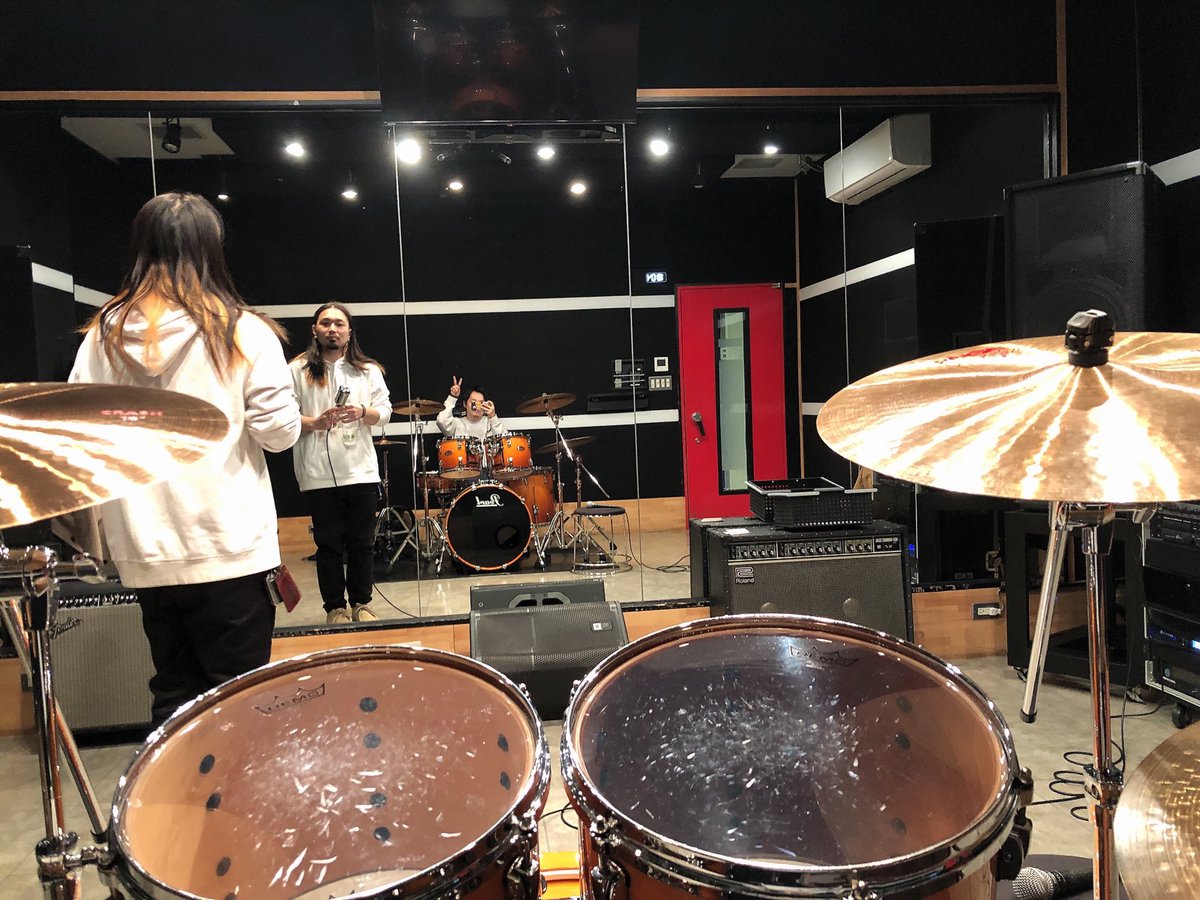 昨日ライブ初お披露目したフィーチャリング楽曲ですが、本番を迎えるまで計3回スタジオに入ったのですが、本番が終わって帰ってる途中にVANさんは練習嫌いだと言う事を知りました。

なんか…付き合わせてごめん…。

#スタ練風景