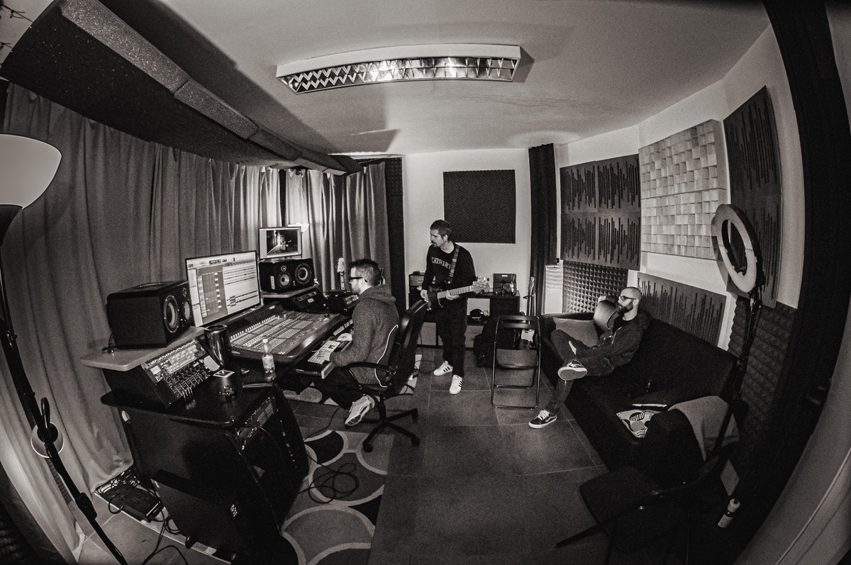 Abbiamo registrato una mega bomba🤟🏻pronti?

#eraneraband #rock #rockitaliano #studiorecording #studiosession