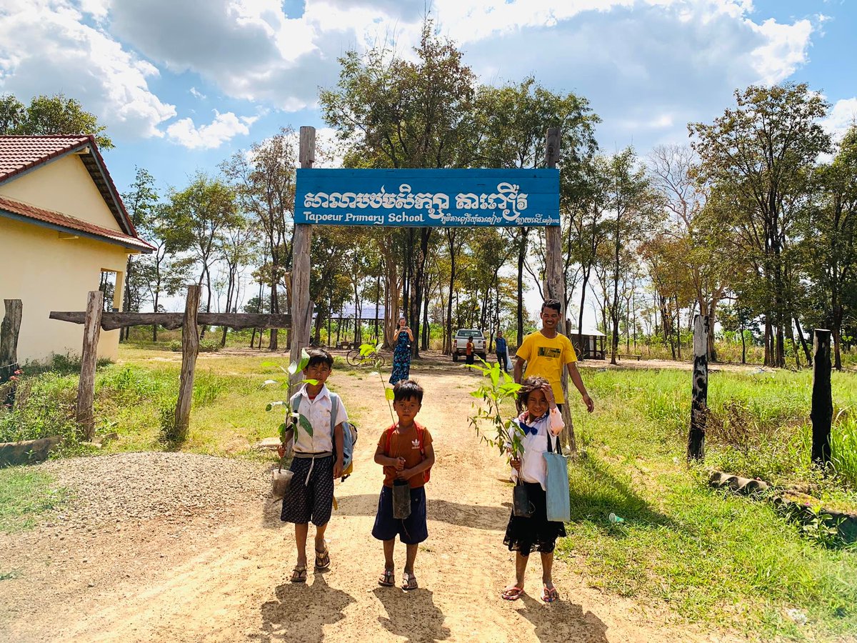 FireWomanJo1's tweet image. Magical moments planting #memorytrees 💚
Why not plant a #treesoflove for someone you love, or have lost?

How to Pay 🦋

For all currencies please use this JustGiving’s link-
justgiving.com/fundraising/tr…
...
🙏

facebook.com/groups/5524784…

#TreesOfLove #creatingnewmemories 💚