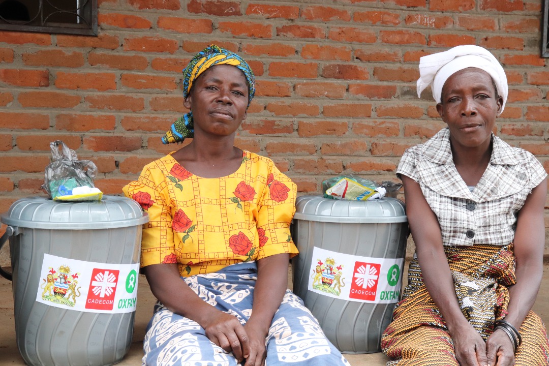 2022 last assignment #CholeraResponse in Mangochi district

Households & health facilities are being supported with prevention materials such as chlorine, soap & buckets

 Oh the local facilities are providing vaccines as well

#staysafe