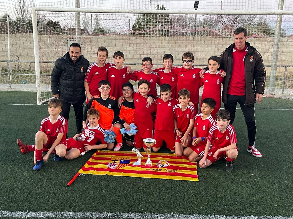 🏆 Torneo San Juan Alevín

🥇 Nuestro Segunda Alevín C, Campeón del Torneo!!

👉 Tras ganar en la primera fase al Ranillas por 1 - 0, al San José por 4 - 0 y al Hernán Cortés por 2 - 1, en semifinales lograba derrotar al Balsas Picarral por 2 - 0.