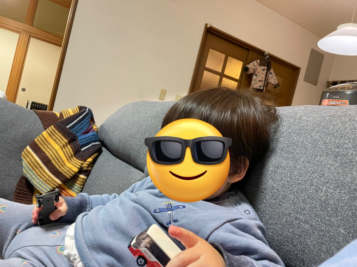 屋根裏で発掘したサイクロンマグナムとバスのトミカ渡したらご満悦の息子 https://t.co/4HUTYAz3VA