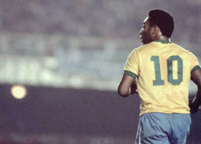 HabboPTBR's tweet photo. Depois dele, o futebol nunca mais foi o mesmo... 

DEP Péle! 🙌🤍 https://t.co/vbqaGX1Iur