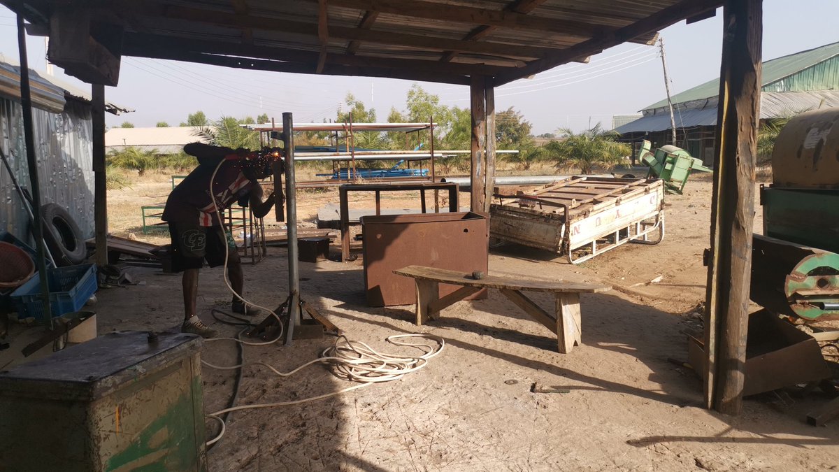 NFGCSFarmEstate's tweet photo. Meet Shem an indigene of the Kambari people of Niger State, he came into NFGCS Farm Estate as a crop farmer but along the way he showed interest in learning how to fabricate,
#NFGCS #NFGCSFarmEstate #NFGCSFarms #AgricBusiness #Farming https://t.co/uHa8xr8lB3
