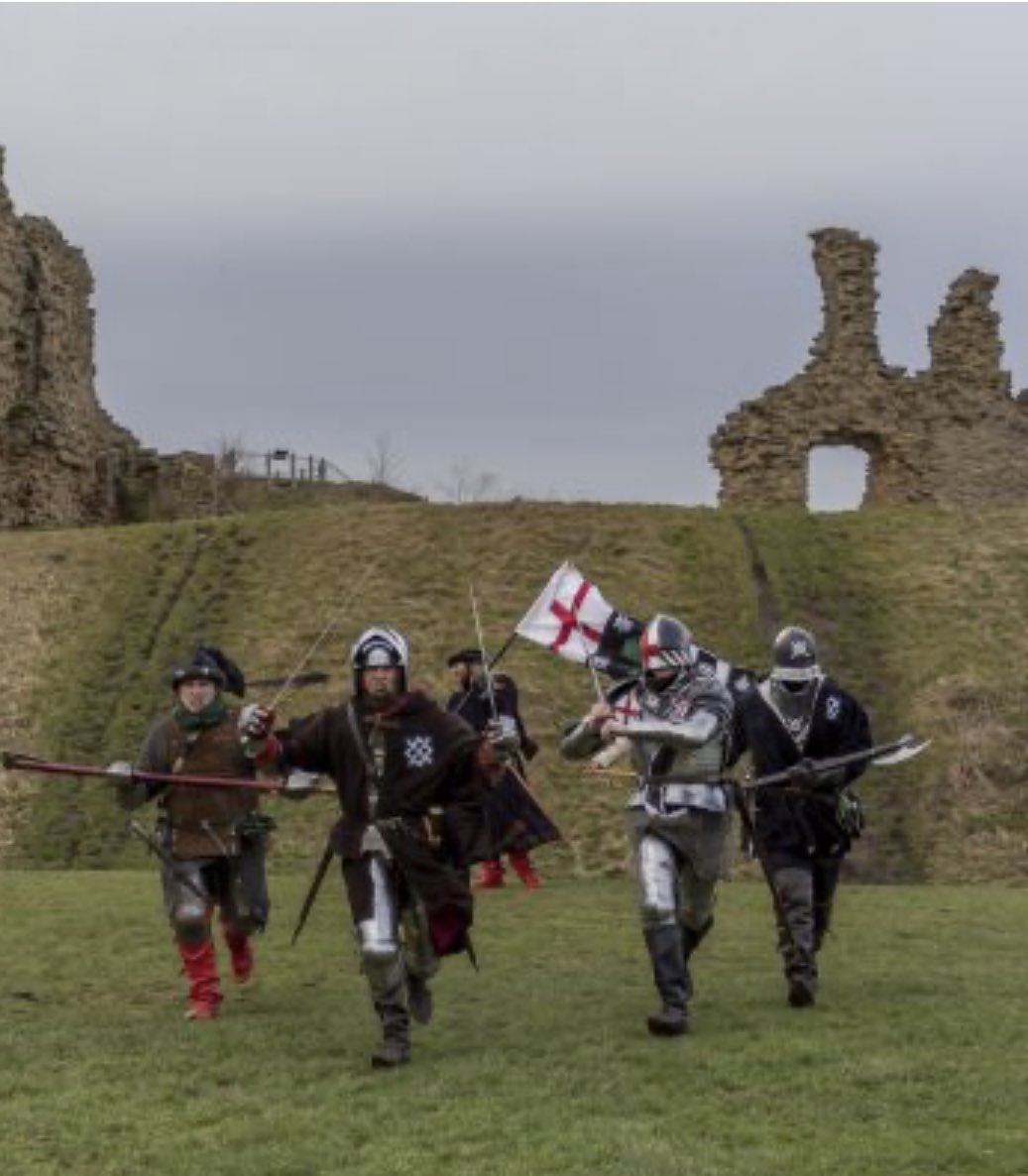 #OTD: ⚔️ Wakefield, 1460 - Richard, Duke of York, is killed after leading his troops on a sortie from his Yorkshire stronghold of Sandal Castle. His son Edmund, is also killed and leadership of the House of York transfers to a young Edward, the Earl of March #roadtotowton