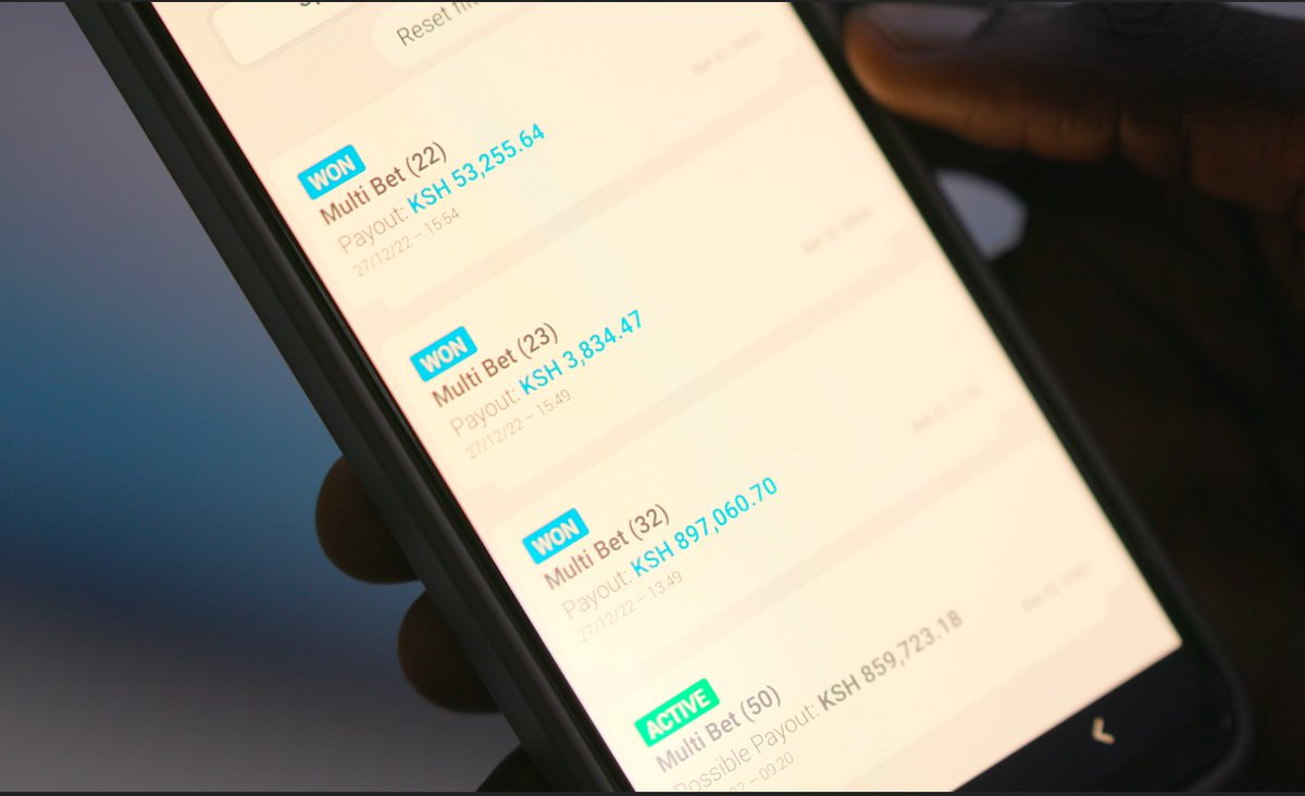 Cheki uone Reagan vile alipata gift safi ya New Year! 

Kaa rada on our pages, tutaweka video yake akituchapia vile amejipanga na bonus yake ya nguvu!

#TuendeleeNaSPortPesa