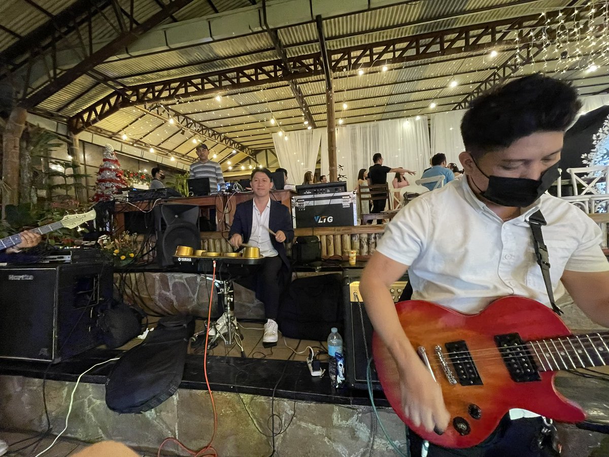 korde_band's tweet photo. NESPEROS + RAMBAOA Wedding
12.28.22

Congratulations and best wishes to the newlywed couple
Thanks to Maam El bonita 

#Korde #kordegigs #kordebanddavao #davaoevents #davaoeventsupplier #weddingband #decemberEvents

📸Don Gonzales Official https://t.co/NmHQk5yKas