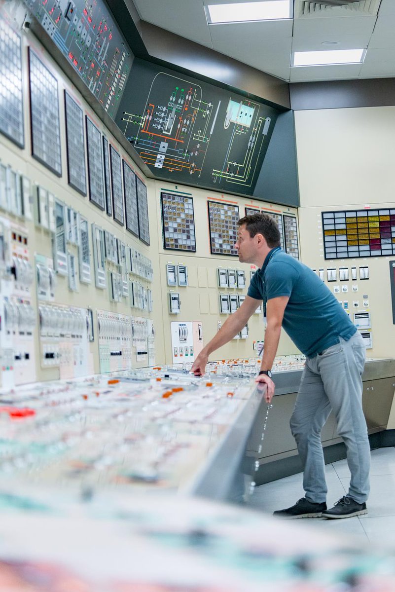 EDFGravelines's tweet photo. Même pendant les fêtes, nos équipes restent mobilisées et se relaient 24h/24 et 7 j/7 pour assurer une production l’électricité #bascarbone 🌍en toute sûreté, dans le respect de l'environnement et des règles de sécurité. Joyeux réveillon à tous !! 🎉🎇#servicepublic #DLDMars https://t.co/9xx46m7R3f