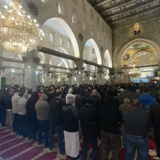 AhlamAmk17's tweet photo. Thousands of #Palestinian worshippers perform Al-Fajr prayer at Al-Aqsa Mosque in the occupied city of #Jerusalem.

#16thOctoberGroup https://t.co/acwMjPj1aN