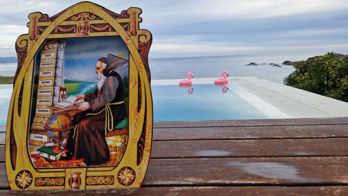 "Húmedo" en <a href="/elportdelaselva/">El Port de la Selva</a> para el último día del año según marca el #frailedeltiempo. 
Hoy el cielo está nublado y la humedad alcanza el 91%, el viento es muy flojo (9,7km/h) y la temp es de 9,6 °C.