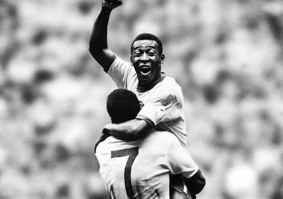 HerGameToo's tweet photo. The King of the beautiful game 💛

RIP Pelé.
1940-2022 https://t.co/mpLY696jVO