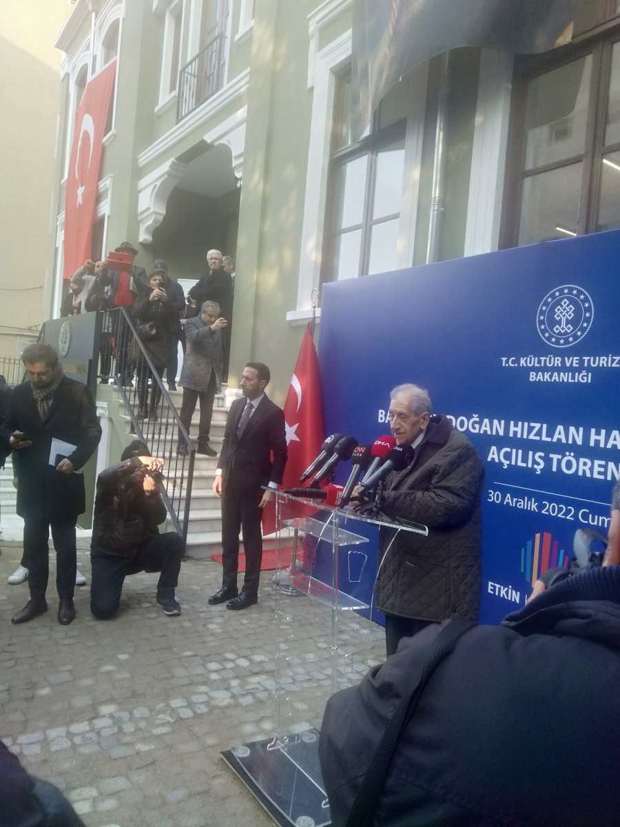 bibliopola's tweet photo. #basad'ın zorla çıkarıldığı, #sanatın kovulduğu tarihi konağın dönüştürme projesinde #doğanhızlan'ı görmek üzdü beni 😢 https://t.co/tjxhemKxjv