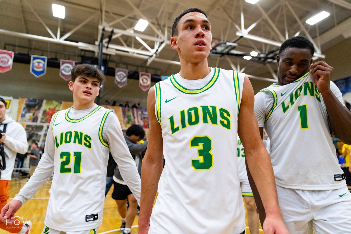 HowLao's tweet photo. West Linn (86) upsets Sierra Canyon (69) in the Les Schwab Invitational to move into the finals against #1 Duncanville. Oregon commit Jackson Shelstad with 38 points!
Photos for @oregonian / @oregoniansports
Story by Scott Sepich (@SSepich)
https://t.co/vqkrLtJSxf
#LSI26 #oprep https://t.co/T4zNcebDqT