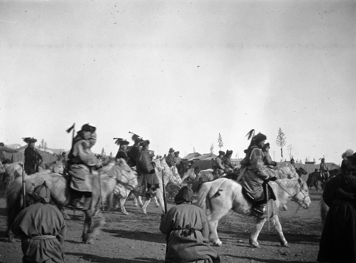 1911.12.30-ны энэ өдөр Шинэ тулгар яамдын сайд, дэд сайдууд төрд үнэнч зүтгэхээ илэрхийлэн тангараг өргөв.
Мөн Монголын Тусгаар тогтнолыг сэргээх хэрэгт хүчлэн зүтгэсэн Өвөр Монголын хэд хэдэн ноёдыг яамдын удирдах албан тушаалд томилов.