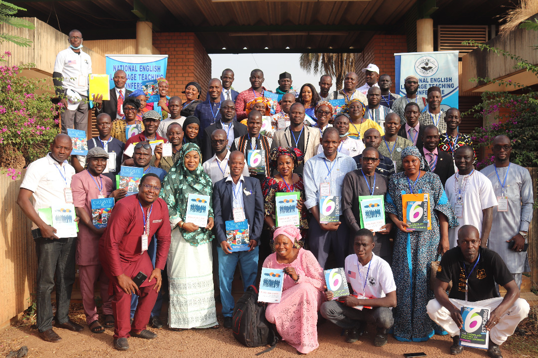 Six anciens participants aux différentes composantes du @FulbrightPrgrm ont partagé leur expérience acquit aux 🇺🇸 avc 1e 60taine de professeurs d'anglais des régions de: Sikasso, Mopti, Gao, Dioïla, San, Koutiala, Tombouctou & du district de Bamako.#USAMaliToujoursEnsemble