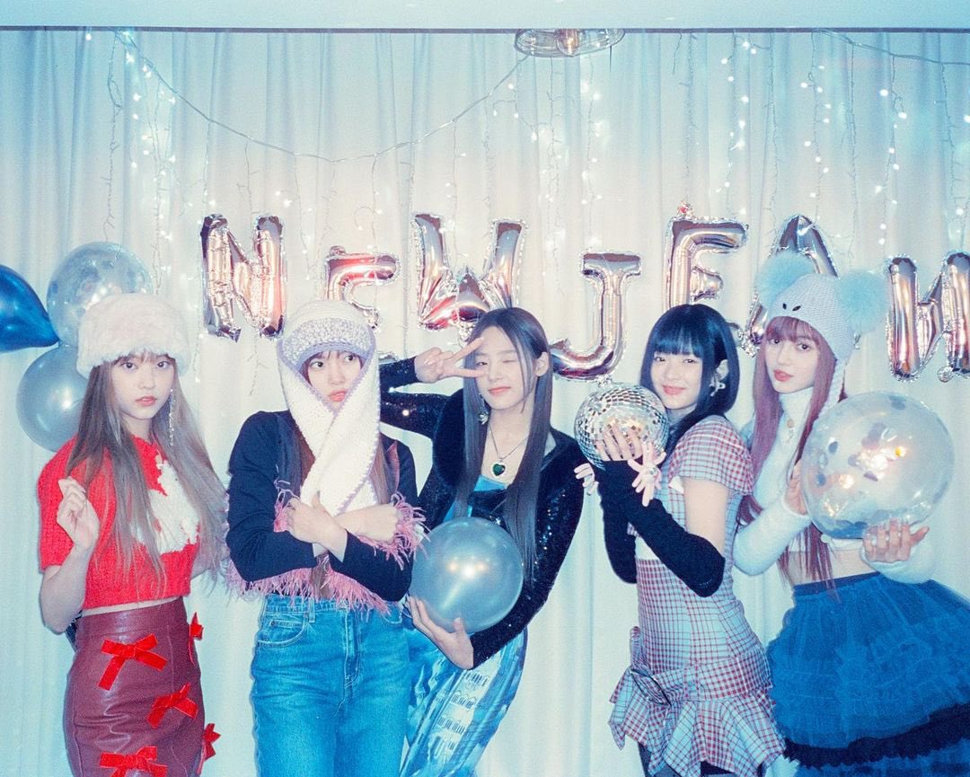 YEAR END PARTY🎤 

#NewJeans #뉴진스 #Jeans_ZINE
#NewJeans_of_Winter