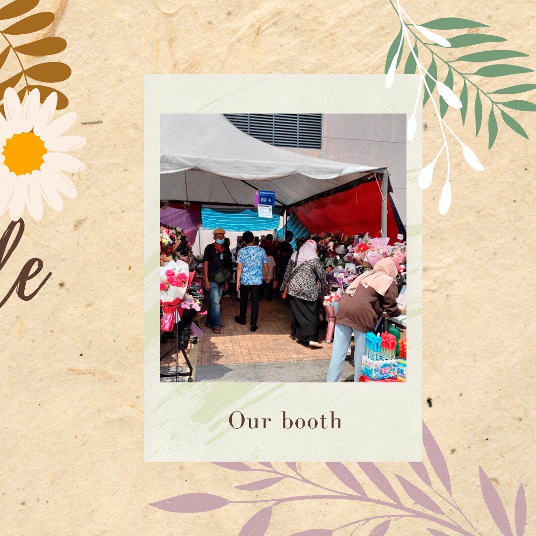 UiTMPublishing's tweet photo. Happy to serve UiTM’s graduates by selling them fresh flower bouquets for their big days!😍💐 https://t.co/WjBRiwmvQS