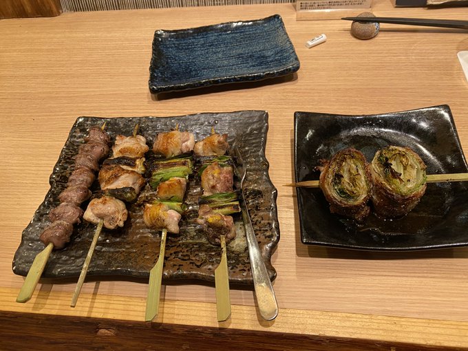 鳥光園っていうところで焼き鳥〜
ゴローちゃんみたいな量は食べられないけど、酒なしで( `༥`  )ŧ‹"ŧ‹"

今度はお酒込みでヤりたいねぇ 