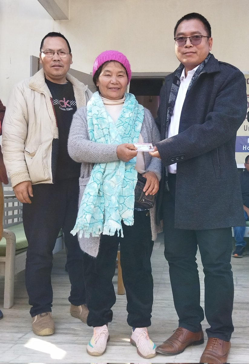 Delighted to distribute CMWPS &amp; MOAPS cards to 222 beneficiaries from Henglep A/C., at my residence in presence of DSWO, CCP today. Under these schemes, funds would be transferred directly to the account of the beneficiaries. 
<a href="/NBirenSingh/">N. Biren Singh</a> <a href="/singh_dingo/">Heikham Dingo Singh</a> <a href="/AShardaDevi/">Adhikarimayum Sharda Devi</a> <a href="/BJP4Manipur/">BJP Manipur</a>