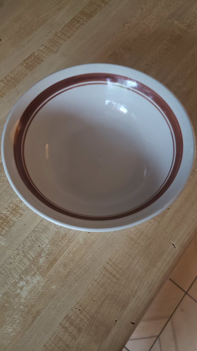ghettoyutes's tweet photo. Jamaica's national porridge/soup bowl.....if ur porridge/soup not given in this bowl it nuh nice...😌🇯🇲🇯🇲🇯🇲 https://t.co/kiTeROANSE
