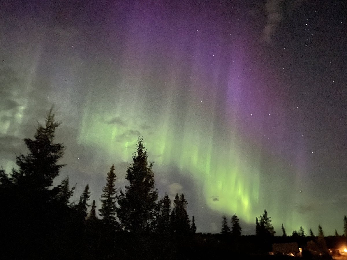 CTa_vE's tweet photo. @artbydaan Gaaf!! Zet alvast een aurora app op je telefoon zodat je een beetje weet hoe dit werkt (my aurora forecast bijvoorbeeld). Ik wens je een prachtige vakantie met hopenlijk als kers op de prachtige noorderlichtluchten!! https://t.co/wfpJnl4vpN