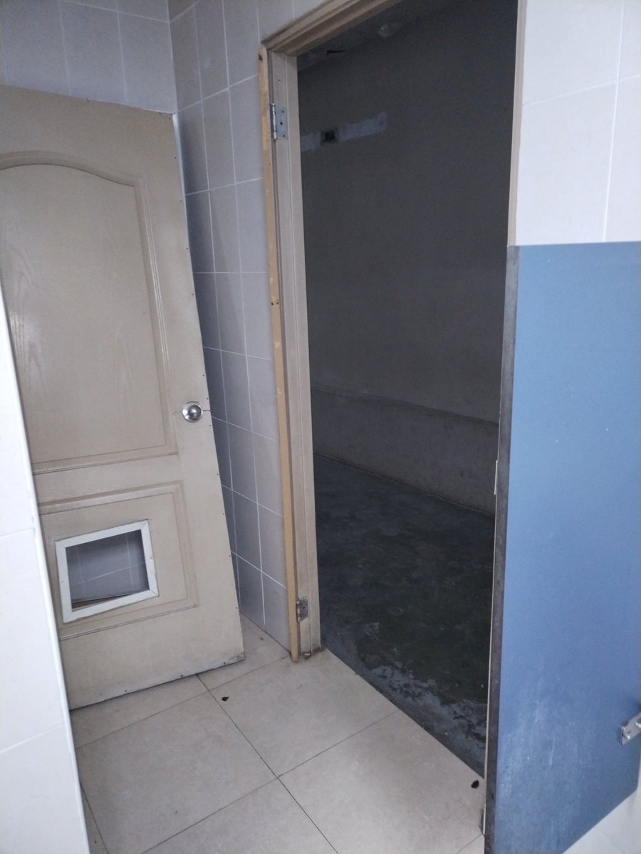 Lamentable el estado de las instalaciones del Gimnasio Roberto Durán <a href="/Pandeportes/">Pandeportes</a> <a href="/hectorbrands/">Hector Brands</a> Con tanto dinero de impuestos no pueden mantener esto? Pues para que pregunto si sabemos que el dinero está en otros bolsillo para beneficios personales.