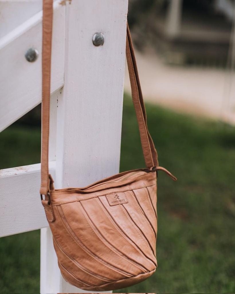 KompaneroC's tweet photo. For wholesale queries DM us or email us on 😍

WhatsApp : +19024146822
Email : canadakompanero@gmail.com
.
.
.

#leatherbags #leather #leatherbag #bags #fashion #leathergoods #handmade #bag #handbags #leathercraft #canada #genuineleather #leatherwallet #leatherwork #handbag https://t.co/FINX3qF63Y
