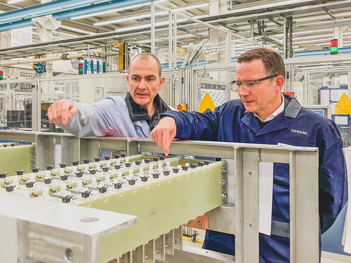 michael_reichle's tweet photo. In January I will start my new role as CEO at Siemens #LargeDrivesApplications. Recently, I was able to get a first impression of the #LDAproducts during a factory tour in Nuremberg. Many thanks to all who made this possible. Together we will shape our successful #future! https://t.co/k5lrZuNrJp