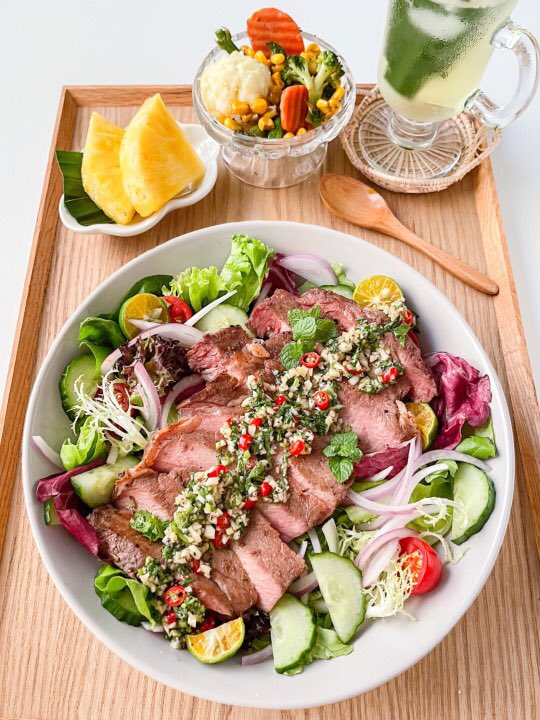 Newyear0cake's tweet photo. #cooking 🇹🇭 Thai Steak Salad Bowl🥩
#Foodie #foodblogger @IdahNielsen @aoishishito777 @twobigboysblog @theyummystuff @Empress00213061 @monzetsunomon @MiMerendero @a2ma16 @monzetsunomon https://t.co/lznRnGxcgi