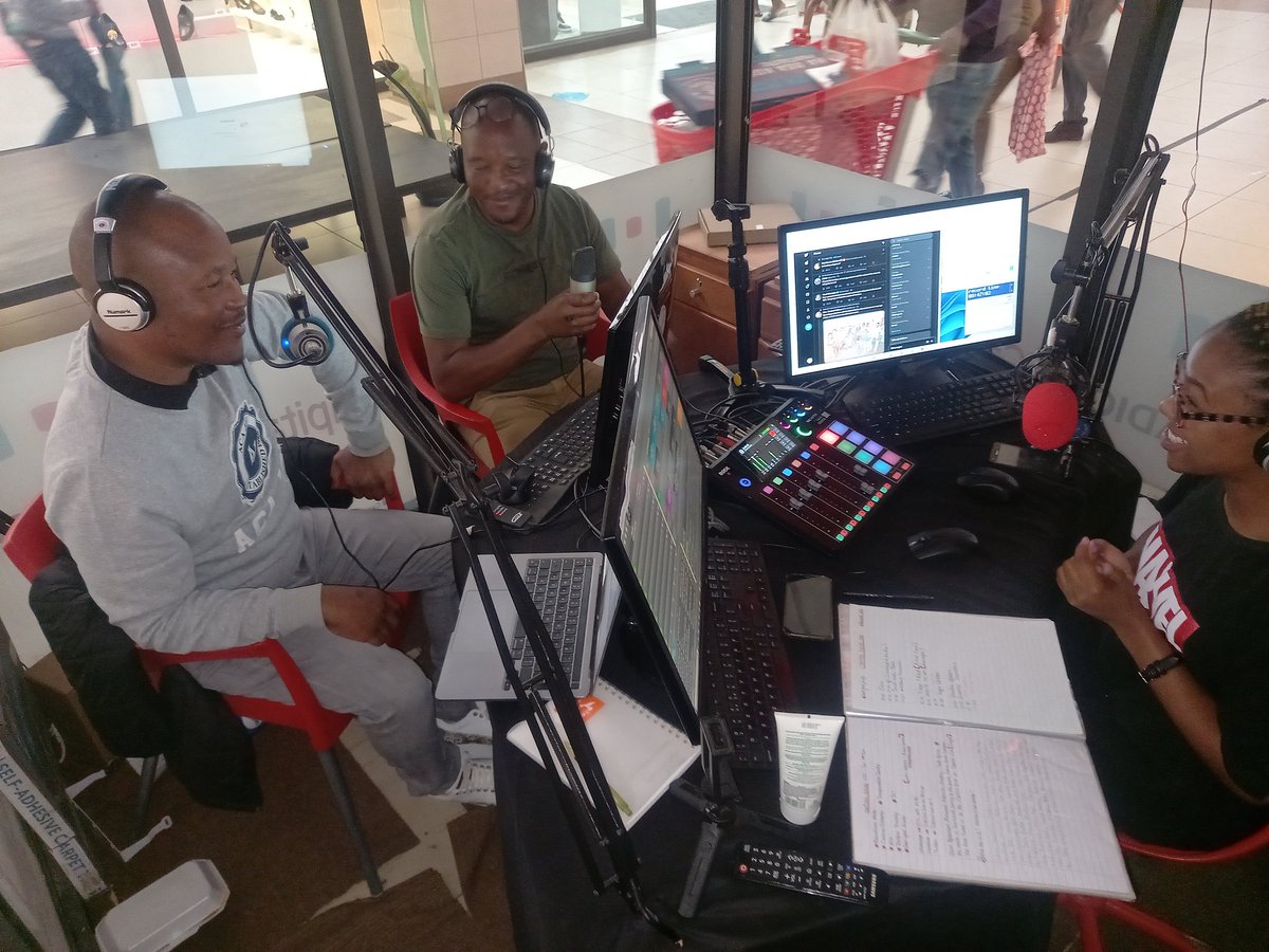 _aserie's tweet photo. [ON AIR]

Capital Drive #326 with Darlianoh "the darling of the people"

Rey T and TRT

99.0FM https://t.co/eexcOXxFQt