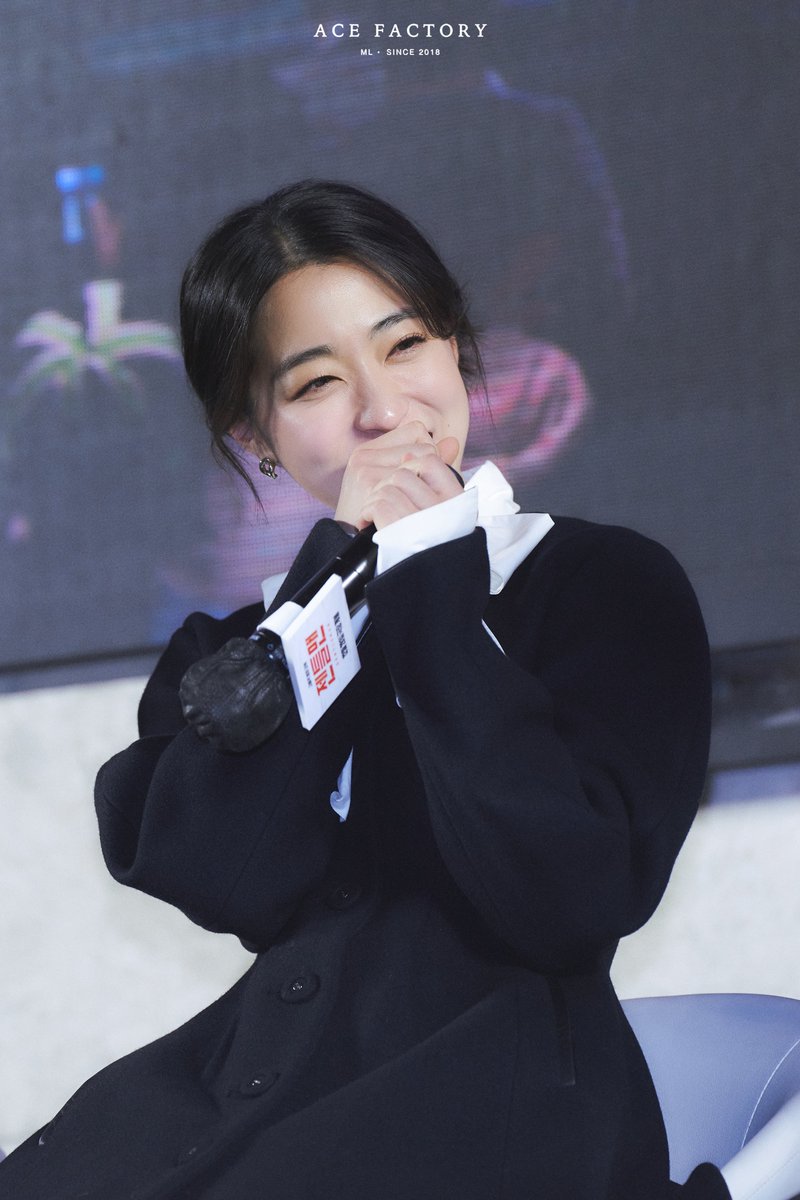UNIVERSungEun's tweet photo. https://t.co/iG2AY1y94l