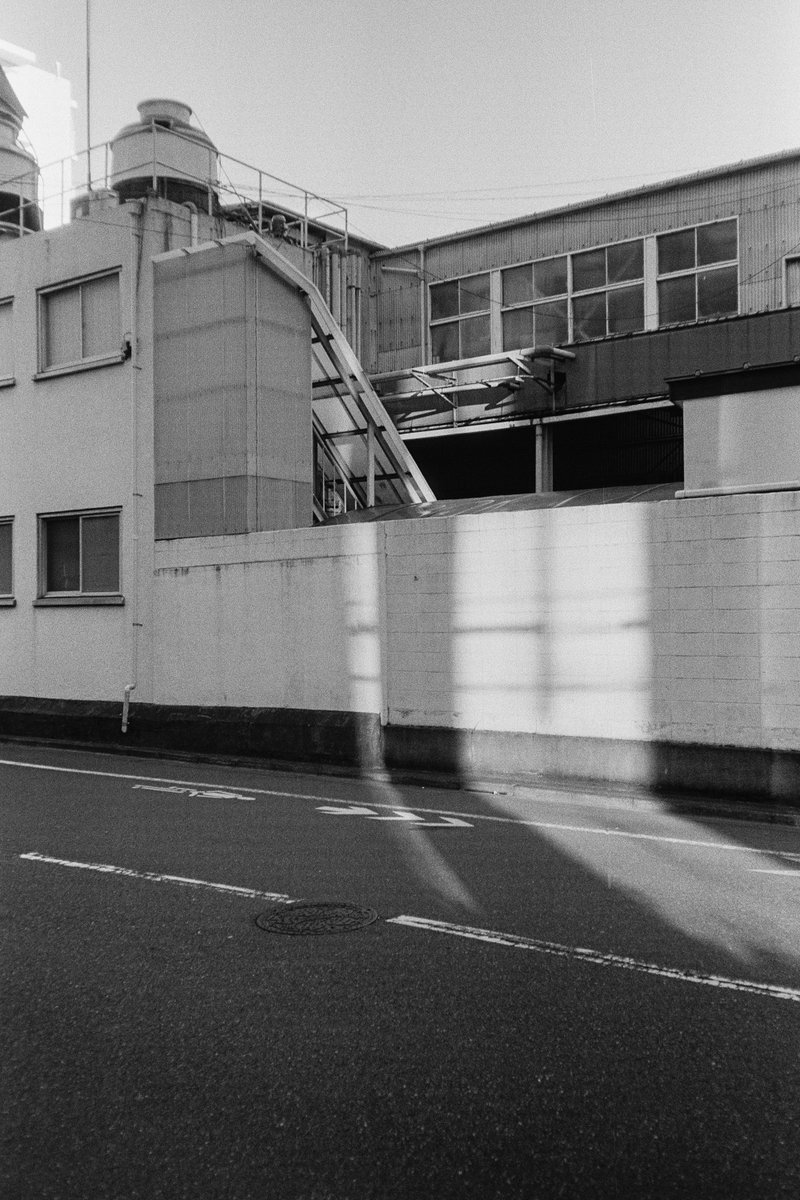 umekotoboku's tweet photo. モノクロの方が傷とか埃とりがたいへんでござるな。
Olympus XA / Eastman Double-X 5222
#kodak #フィルムカメラ #シネフィルム #自家現像 #filmphotography
#olympusxa #eastmandoublex #doublex5222 #xtol https://t.co/wMMiWr4EZW