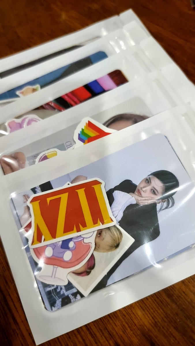 magiclar's tweet photo. Testing out simple freebies for #ITZYinManila 🤭 https://t.co/8oCNvMWrMn