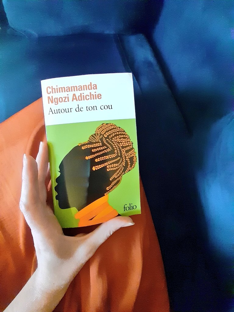 marietropique's tweet image. C'était la lecture des vacances: douze nouvelles de #Chimamanda #Ngozi #Adichie, vives, précises, et secouantes. Des femmes aux prises avec leurs conditions d'existence au Nigeria ou aux États-unis, bloquées aux entournures de la famille, de l'argent, de l'amour, de la  violence.