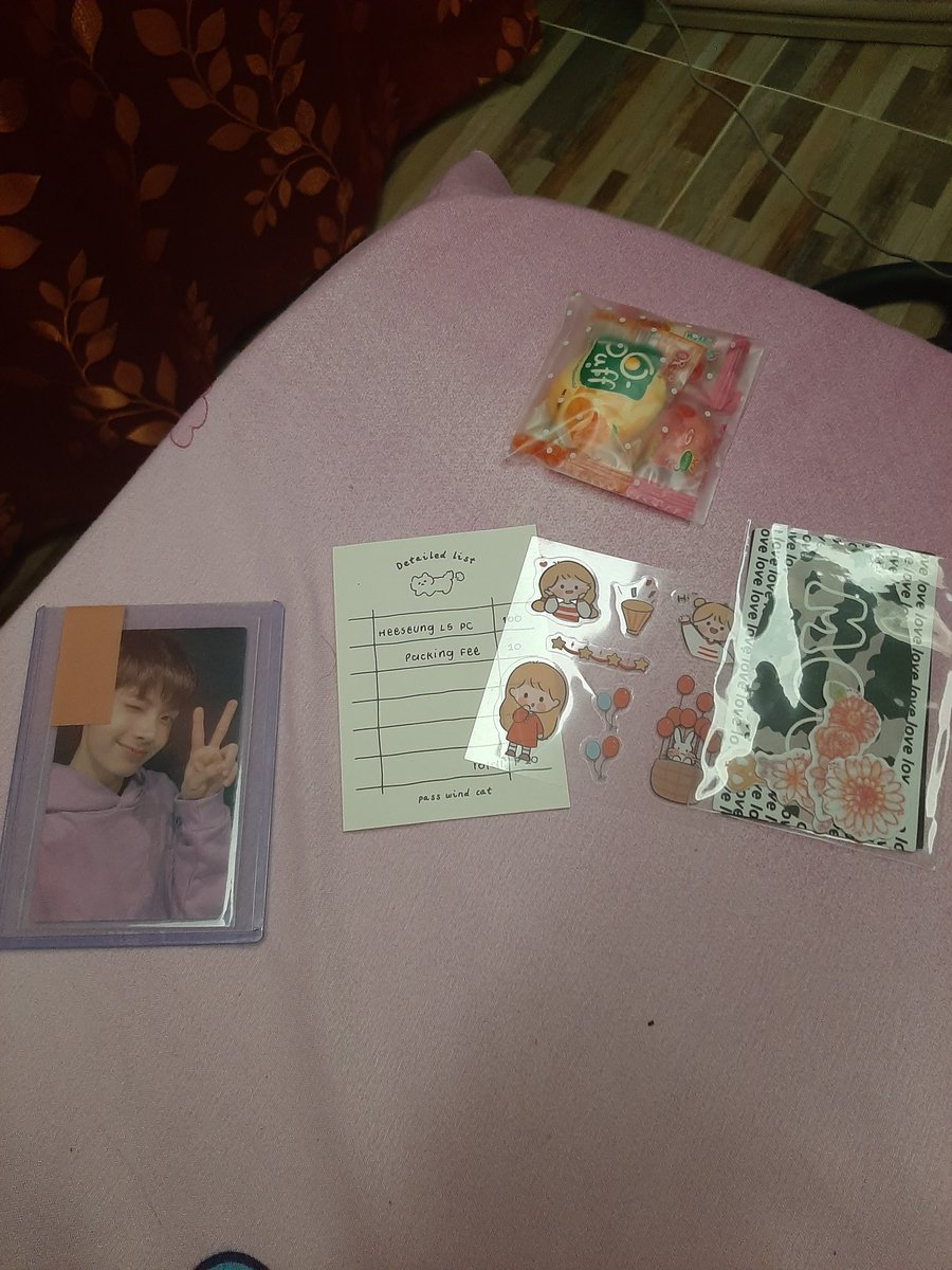 axl_bns's tweet photo. ≡;-꒰° #axlmails ꒱
˗ˏˋ #fromclaire | @heesngarchives ´ˎ˗
-: Hi, heeseung arrived safely, with no scratches, no marks. Thank god HAHAHA thank you again, will buy more soon from you, pambihira kasi pinunit ng kapatid ko yung isa kong hee lightstick pc :- https://t.co/GUwJjOgqF1