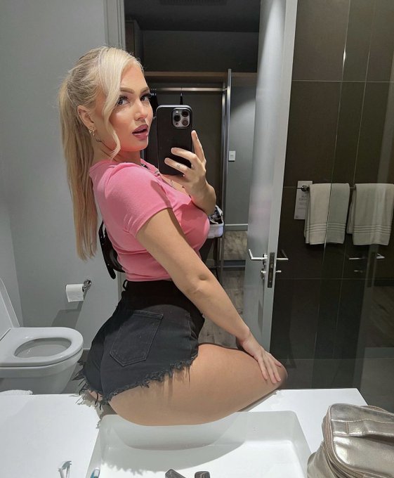 Buy my wishlist bc I deserve it https://t.co/nYEMTWd1VM   Findom femdom finsub spoilme paypig https://t